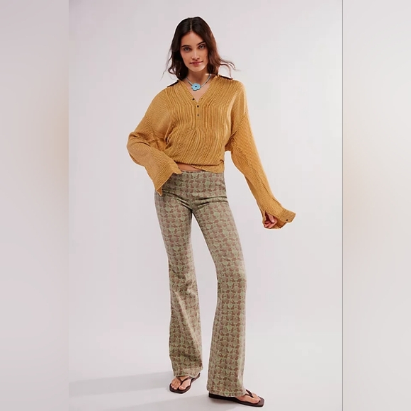 Free People We the Free Pull On Flare Jeans - Picture 5 of 7